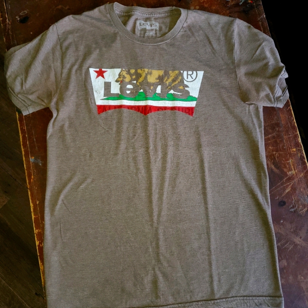 Levi's tshirt